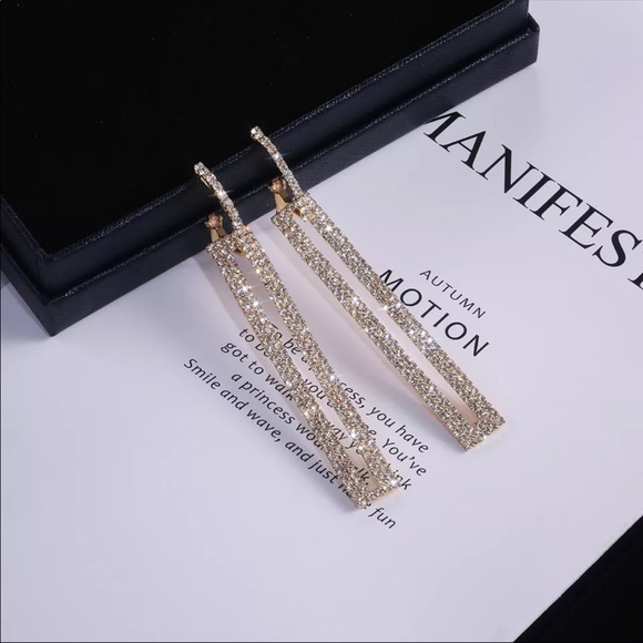 *NEW*Gorgeous Sparking Crystal Long Dangle Earring - Picture 3 of 9